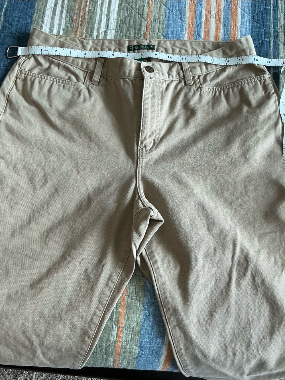Women's Capri Pants in Light Khaki